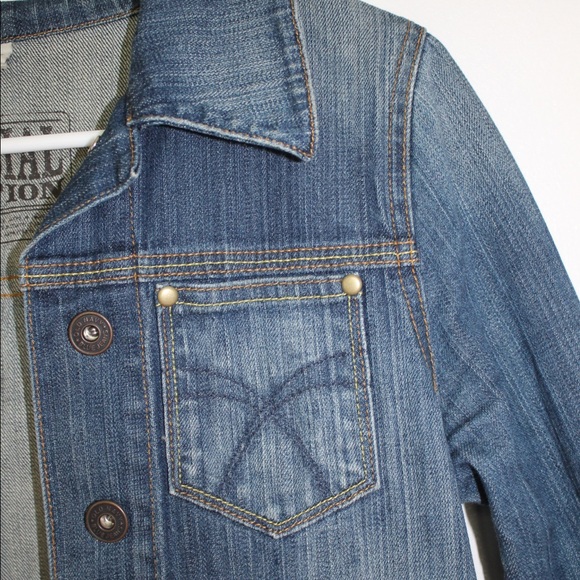 Classic jean jacket w/ pockets - Picture 2 of 5